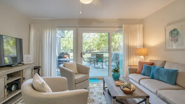 Living room at Hickory Cove 24